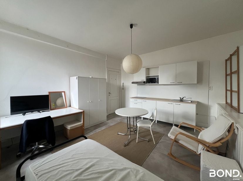 Onmiddellijk beschikbaar<br />
Beschikbaar voor studenten en PHD<br />
Op zoek naar gemeubelde kamer in het centrum van Leuven? Dan is deze kamer, zek