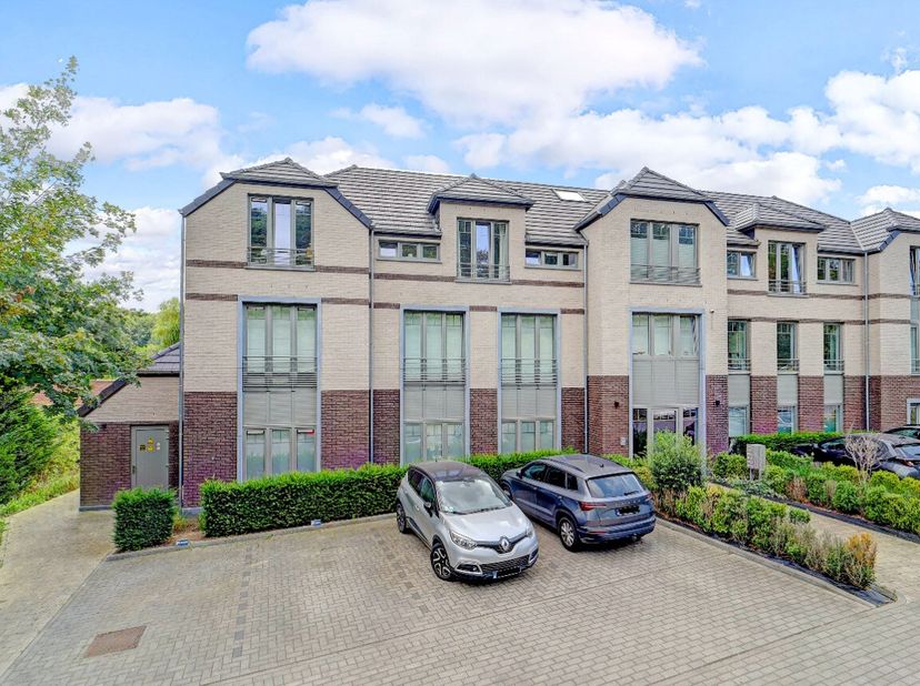 À vendre : Appartement moderne à Wavre avec deux emplacements de parking et une magnifique vue sur les champs.Cet appartement récent de 2021 combine u