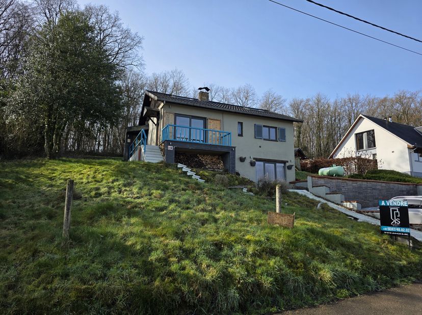 Aangename woning, ideaal gelegen in een rustige omgeving met een open uitzicht op het omliggende platteland. Instapklaar en een uitstekende opportunit