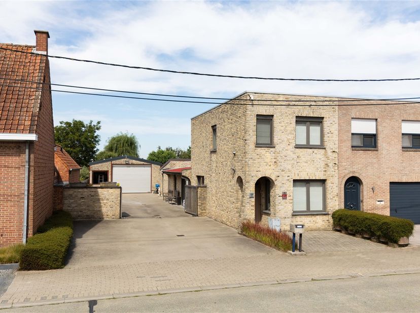 Huis te koop in Markegemsesteenweg 137,
                    8720 Dentergem