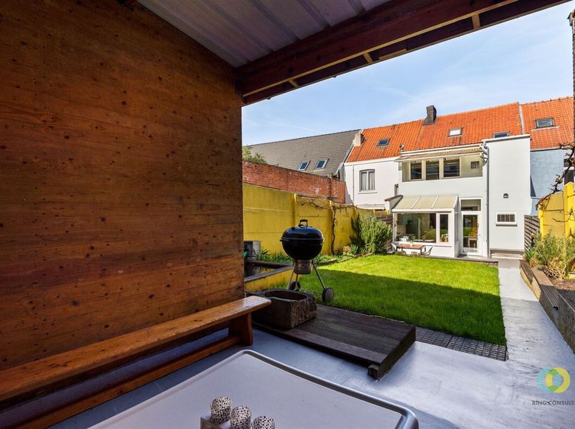 **SOUS OPTION** Maison de caractère située au calme, à la frontière de Grimbergen et Vilvorde, dans un quartier résidentiel et facilement accessible.