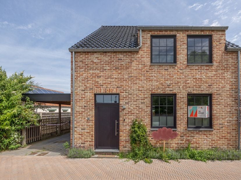 Ben je op zoek naar een energiezuinige woning met 3 slaapkamers in het gezellige Tongerlo? Dan is deze woning op een perceel van 2are precies wat je z
