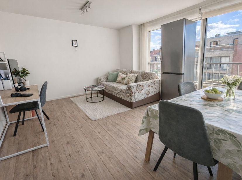 Op een centrale ligging in de Albert I Laan te Oostduinkerke bevindt zich dit zongericht appartement, ideaal als tweede verblijf, investering of eigen
