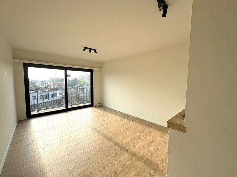 Appartement met 1 slaapkamer gelegen in Ekeren<br />
<br />
Ligging: <br />
Gunstig gelegen appartement met openbaar vervoer, winkels, invalswegen,