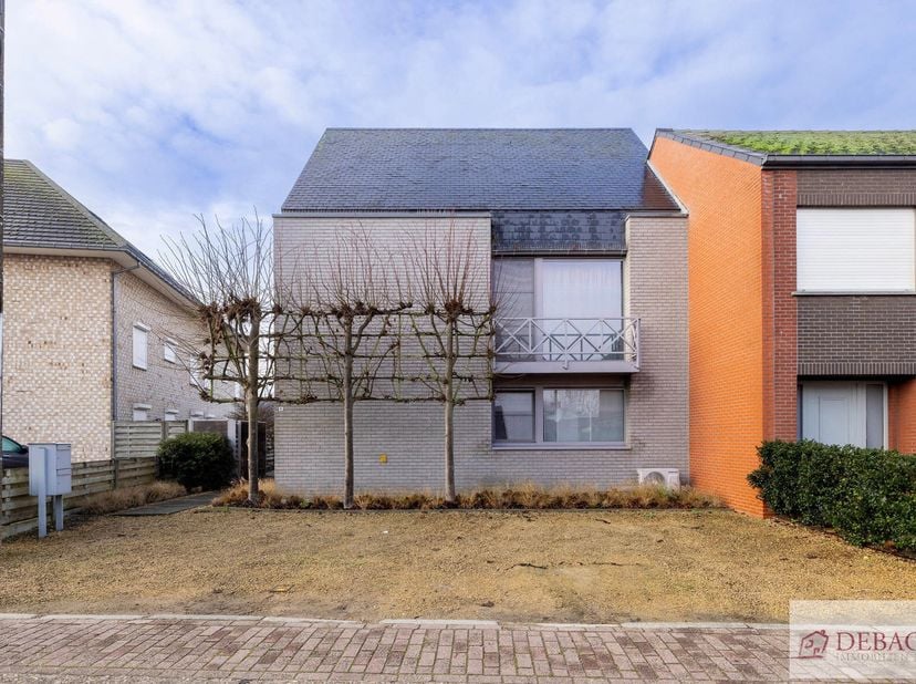 Prachtig gelijkvloers appartement met zwembad en mooie tuin! <br />
Bent u op zoek naar een aangenaam gelijkvloers appartement in Voortkapel? Dit appa