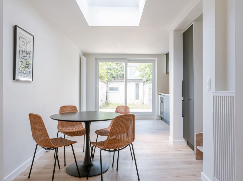 Maison familiale spacieuse avec 4 chambres et jardin à Gentbrugge<br />
Cette maison spacieuse et lumineuse est située au Kerkstraat 182 à Gentbrugge,