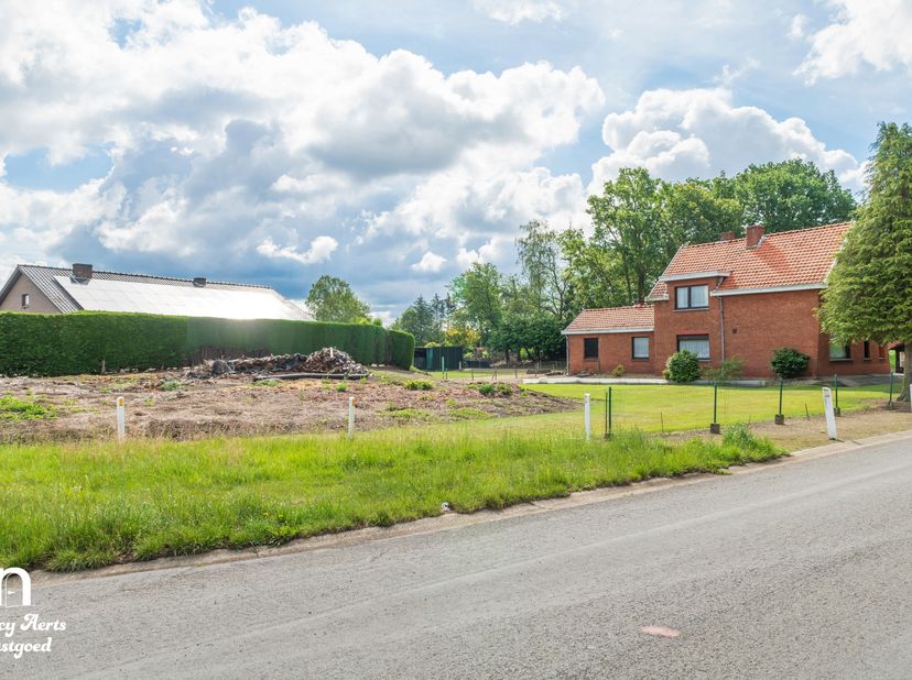 Terrain à vendre
                    à 3581 Beverlo