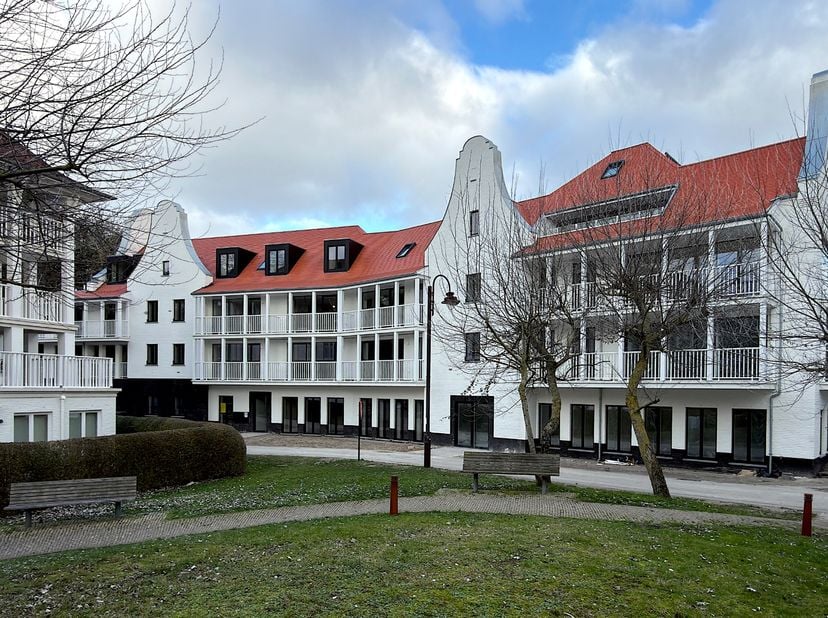 Appartement neuf non meublé situé au 1er étage de la résidence Trouville dans la « Nouvelle Concession » Disposition : hall de nuit, salon avec cuisin
