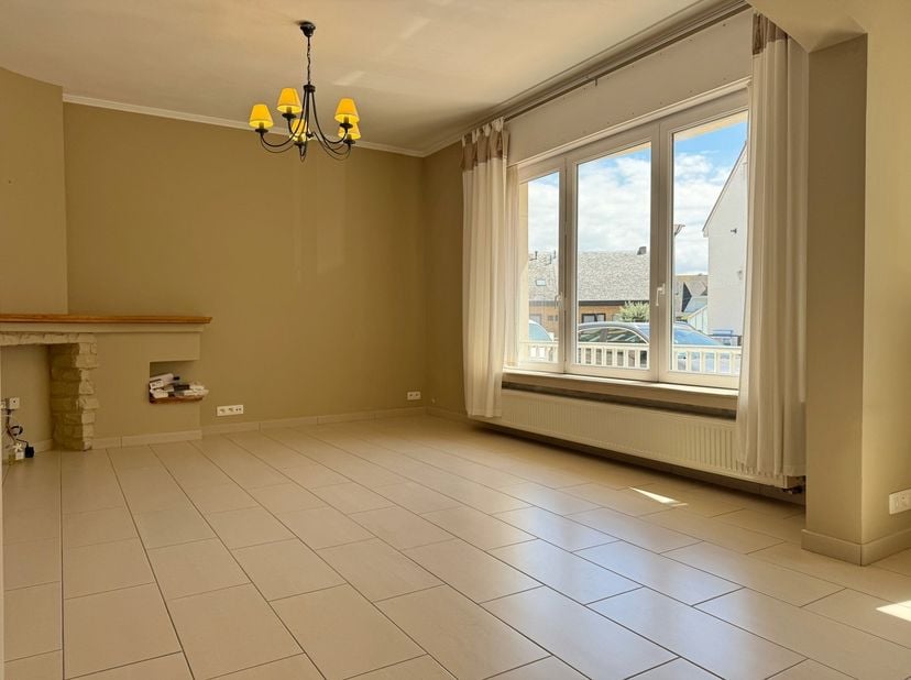 Bent u op zoek naar een instapklaar appartement op een steenworp van de zeedijk? Dan is dit volledig instapklare gelijkvloerse appartement precies wat