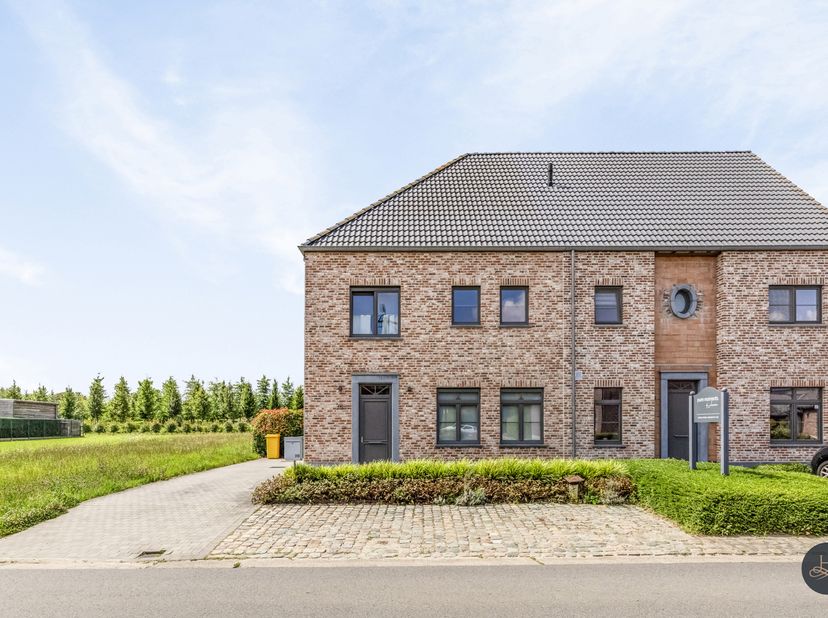 Meer info via 016/199 348 of stephanie.mottie@homixx.be<br />
Deze gezellige en mooie woning is gelegen in een rustige straat nabij het centrum van Be