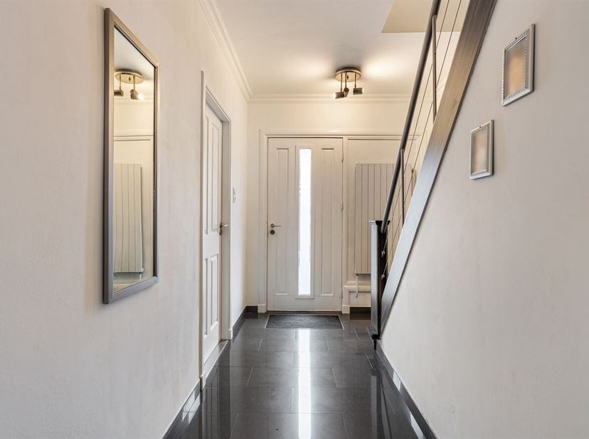 Maison familiale prête à emménager avec 4 chambres et jardin à Achel<br />
Situation : La propriété est située dans une rue calme. Il s'agit d'un cadr