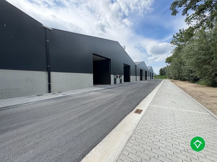 Op zoek naar een slimme investering of een nieuwe locatie voor je onderneming?<br />
Ontdek deze gloednieuwe KMO-units in Werken (Kortemark), strategi