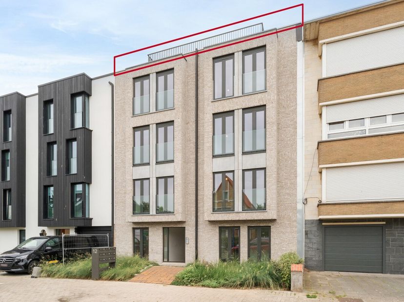 Koksijde: Luxueus nieuwbouw penthouse met ruime terrassen vlak bij het centrum! Opgeleverd &amp; onmiddeliujk beschikbaar! Aankoop onder 6% BTW mogelijk !