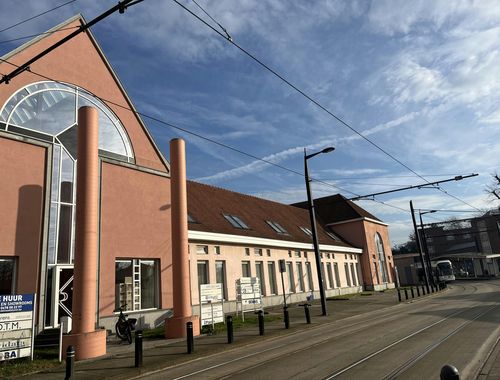                                         Bureaux à louer à Sint-Denijs-Westrem, € 1.250
