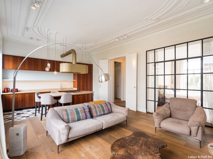 ELSENE- Op de beroemde Kastelein plaats, prachtig APPARTEMENT (1slpk/1bdk) smaakvol ingericht van ±85m² met terras. Gelegen op de 2e verdieping van ee
