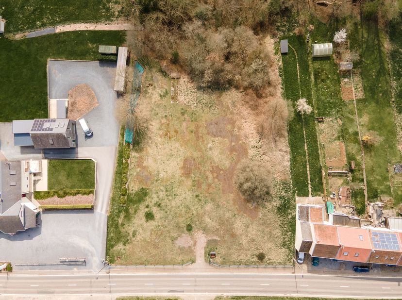 W Immobilière biedt u, in het charmante dorp Ethe, een mooie bouwgrond van 683 m².<br />
<br />
Ideaal gelegen nabij voorzieningen en de stad Virton,
