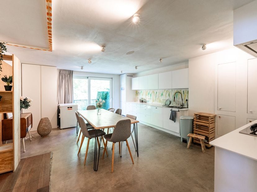 AUDERGHEM, in de zeer gegeerde wijk Chant d’Oiseau, zeer mooi APPARTEMENT DUPLEX (5slp/2badk) volledig gerenoveerd in 2015 van ± 201 m² bebouwd volgen
