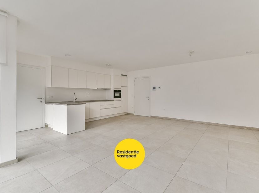 Deze prachtige serviceflat, gelegen op de eerste verdieping, is de perfecte plaats waar senioren zelfstandig kunnen wonen met toegang tot ondersteunen
