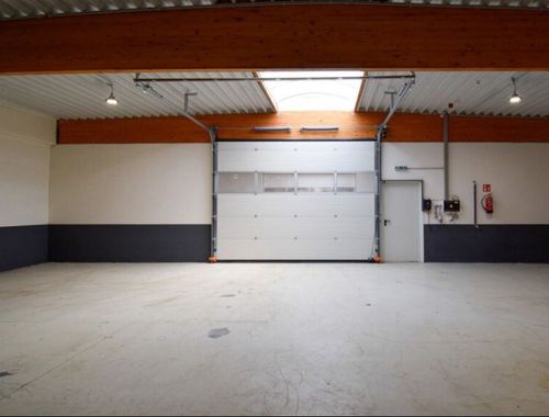                                         Bâtiment d’entreprise à louer à Wervik, € 2.280
