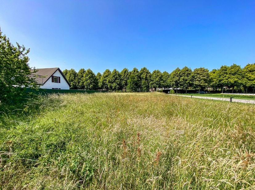 In Oostduinkerke, op 100m van de Oostvoorduinen, 1km van natuurreservaat Ter Yde &amp; Hannecart-bos en 1km van Golfclub Hof ter Hille bieden we een nieuw