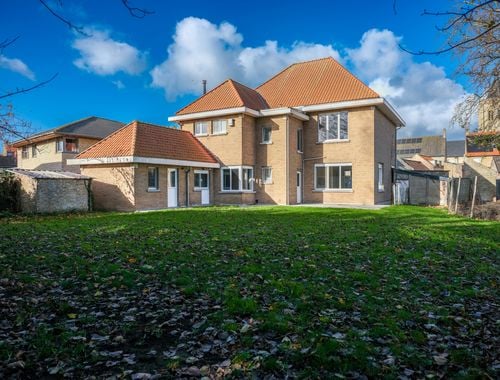                                         Commerce à vendre à Alveringem, € 295.000
