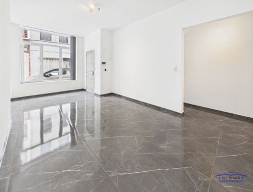                                         Commerce à louer à Fleurus, € 850
