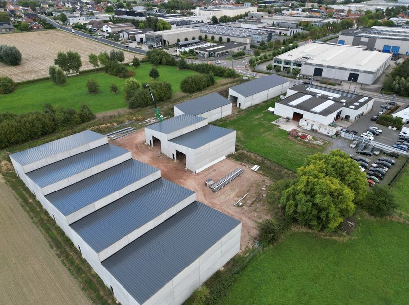 Bien professionnel à louer à Ardooisesteenweg 319 boîte A,
                    8800 Roeselare