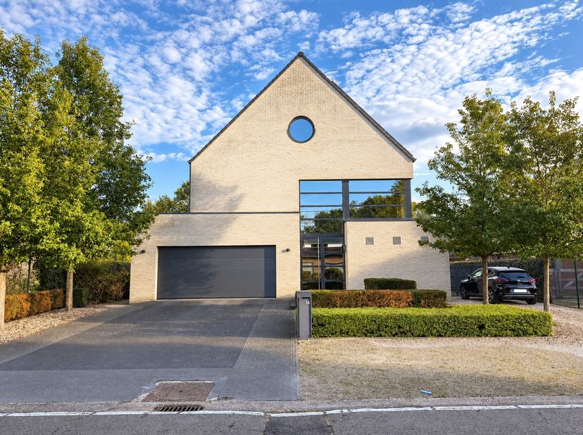Huis te koop in De Drij Dreven 14,
                    3520 Zonhoven
