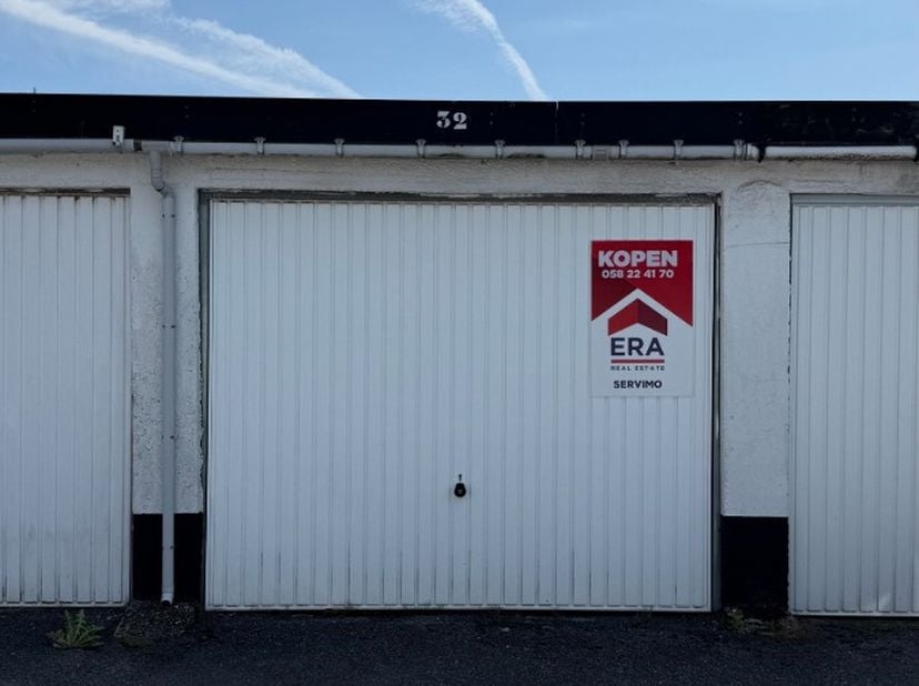 De Panne: Garage te koop in Residentie Flora Afgesloten garagebox te koop in een rustige, residentiële wijk van De Panne. Troeven: Rustige ligging nab