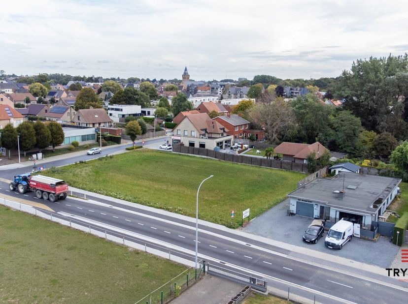 Ben je op zoek naar een mooie bouwgrond om jouw woondroom waar te maken? Deze ruime kavel van 865 m² is ideaal gelegen in de Poelkapellestraat te Hout