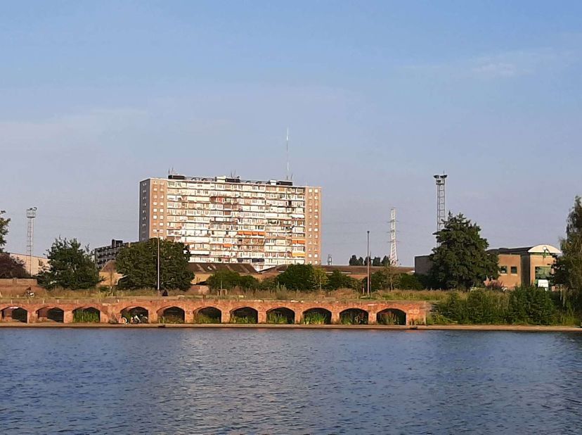 Gent – Appartement met terras en prachtig uitzicht.<br />
Op zoek naar een betaalbaar appartement of een interessante investering in Gent met een unie