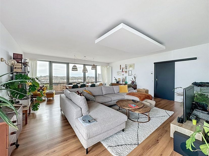 Quartier Mettewie - Schitterende 3-slaapkamer flat met kantoor en terrassen van +/- 166m² gelegen op de 9e verdieping van een 25 verdiepingen tellend