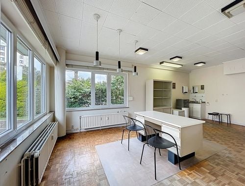                                         Bureaux à vendre à Woluwe-Saint-Pierre, € 335.000

