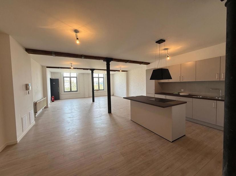 Appartement à louer
                    à 2060 Antwerpen