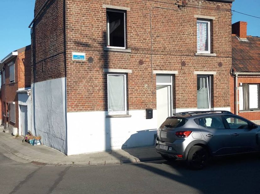 Générez des revenus locatifs immédiats avec cette maison située à Pâturages (Colfontaine). Parfait pour un premier achat ou pour agrandir votre portef