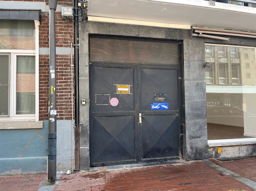 Ondergrondse staanplaats in centrum Genk<br />
<br />
De ondergrondse parkeerplaats is gelegen in Genk op de Winterslagstraat ter hoogte van nummer