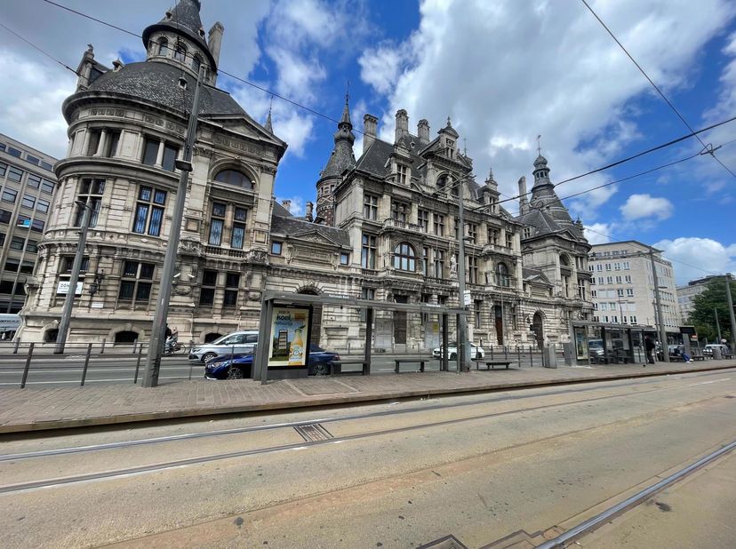 Opslagruimte met kantooroptie te huur – Frankrijklei 166, Antwerpen (±200 m²)<br />
Op een toplocatie in het hart van Antwerpen, aan de prestigieuze F
