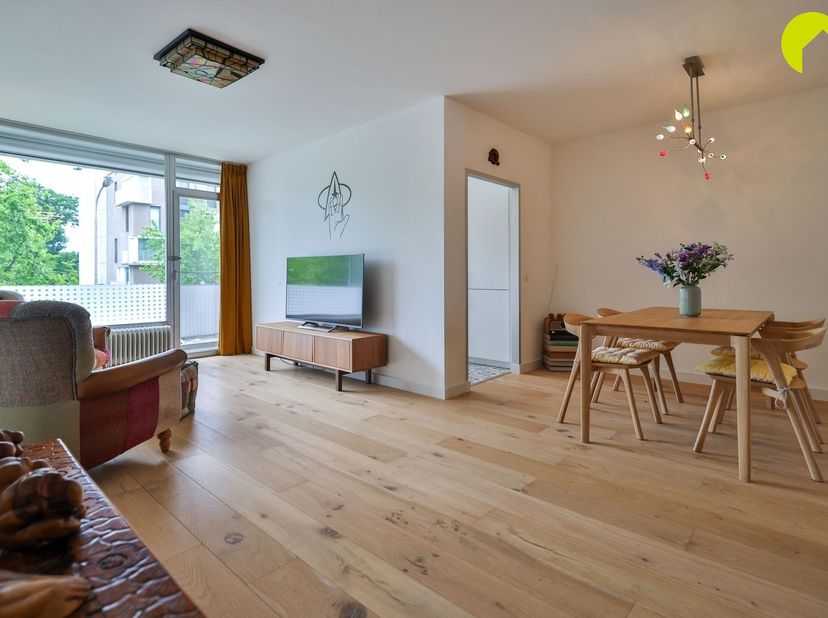 Welkom in dit charmante, totaal gerenoveerde appartement gelegen in Hoboken, een ideale plek voor wie op zoek is naar comfort en een gezellige leefomg