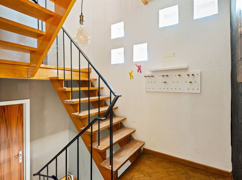 Duplex-appartement met 2 slaapkamers op een toplocatie in Herentals!<br />
Het appartement dateert van 1968 en dient gerenoveerd te worden om te voldo