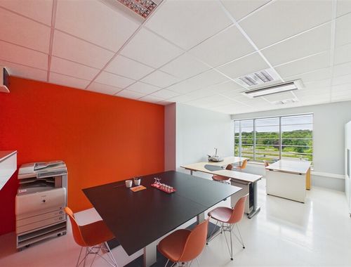                                         Bureaux à louer à Kain, € 625
