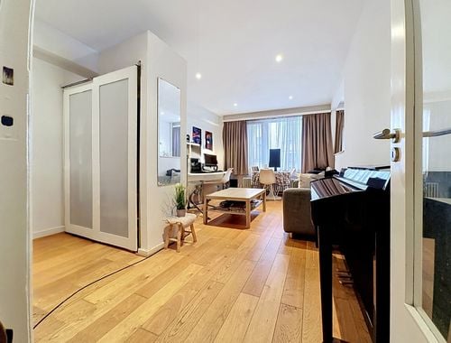                                        Studio te koop in Elsene, € 230.000
