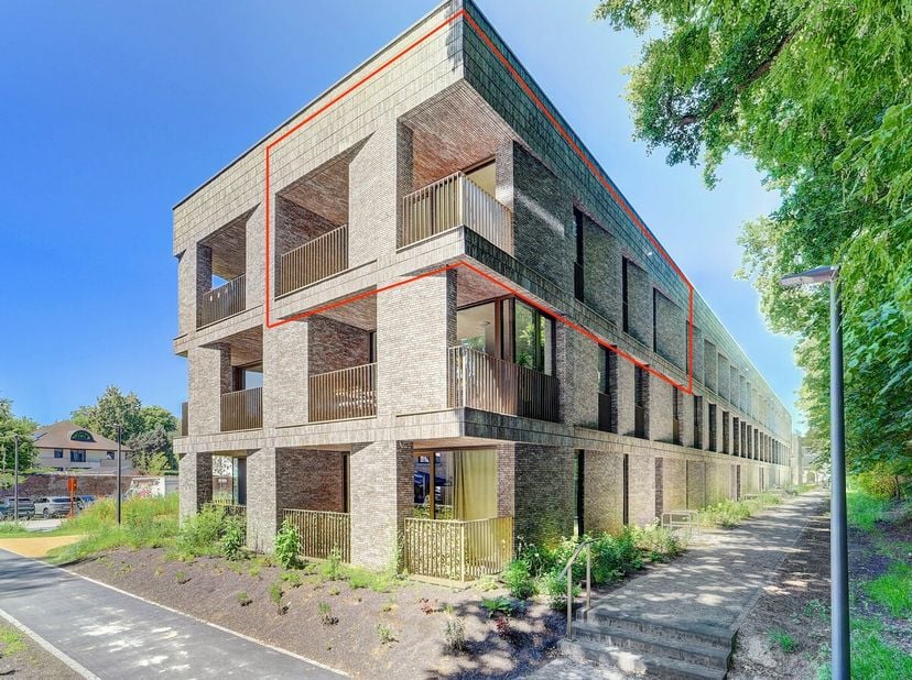 Te koop: modern 2-slaapkamer appartement op TOP-locatie in Tervuren, op slechts 1 minuut wandelen van het prachtige park. Dit instapklare nieuwbouwapp