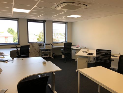                                         Kantoor te huur in Lochristi, € 2.400
