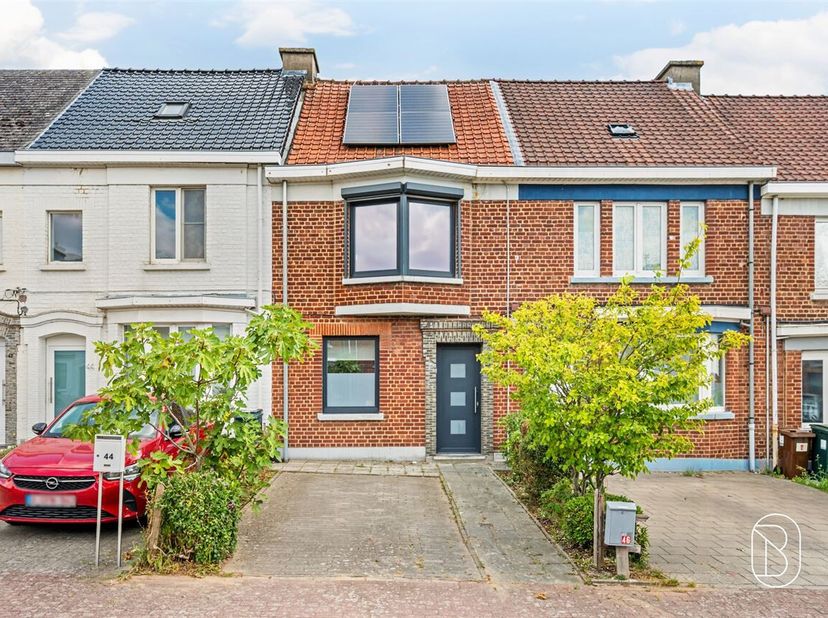 Te koop: woning met 4 slaapkamers, aangename tuin en groen verzicht in Ronse<br />
Aan de rand van Ronse bevindt zich deze aangename woning met vier s