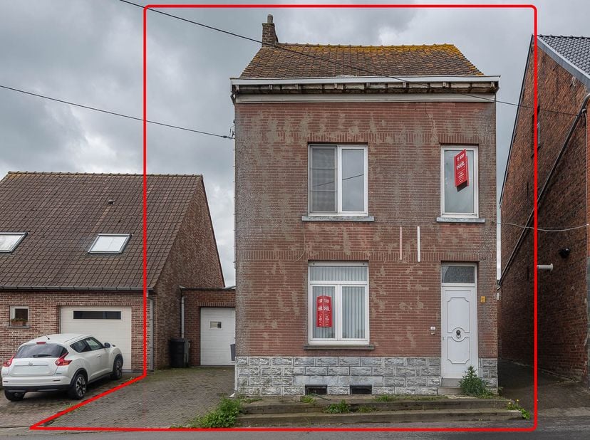 WONING MET GARAGE<br />
<br />
Te renoveren woning met garage in centrum van gemeente Leerbeek (Pajottegem) op 506 m² met vlotte verbindingsmogelijkhe