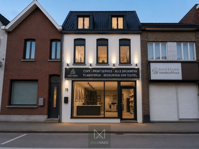 TE KOOP |Handelspand met magazijn en woonpotentieel in het centrum van Lauwe<br />
<br />
Een commerciële locatie met ruimte, zichtbaarheid én toekoms