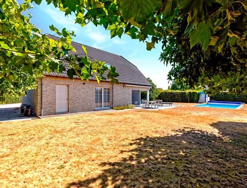                                         Villa te koop in Petegem-aan-de-Leie, € 745.000
