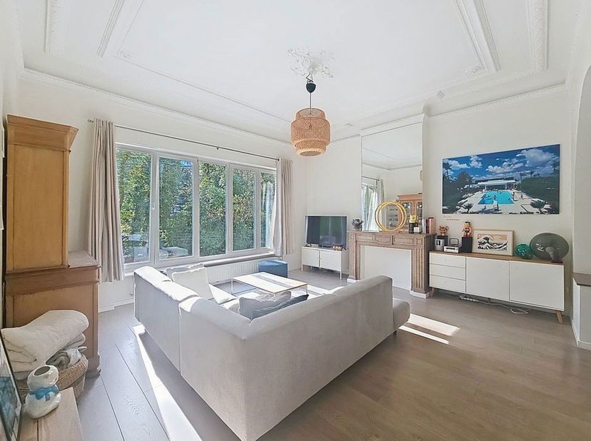 UCCLE – Avenue Brugmann | Appartement lumineux ±113 m²PEB avec terrasse<br />
Situé sur la prestigieuse avenue Brugmann, à proximité immédiate des tra