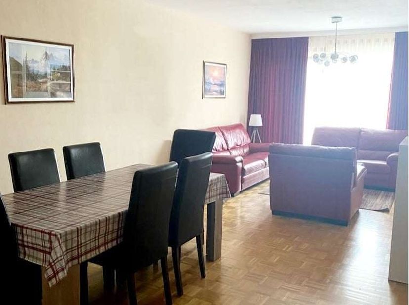 EIGENAAR VERKOOPT APPARTEMENT MET 2 SLAAPKAMERS EN TERRAS!<br />
<br />
Dichtbij winkels, openbaar vervoer en scholen.<br />
<br />
Indeling:<br />
Li