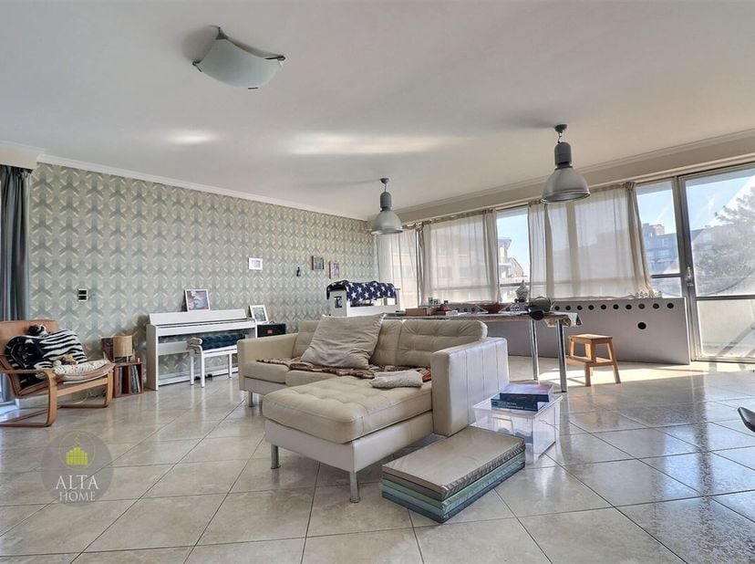 Appartement met 3 slaapkamers - ±125 m² met terras<br />
Dit ruime appartement van 125 m², gelegen in de buurt van het Parc Hauwaert, zal je verleiden